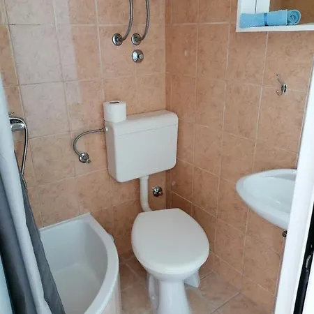 Πανσιόν Lucija 3*